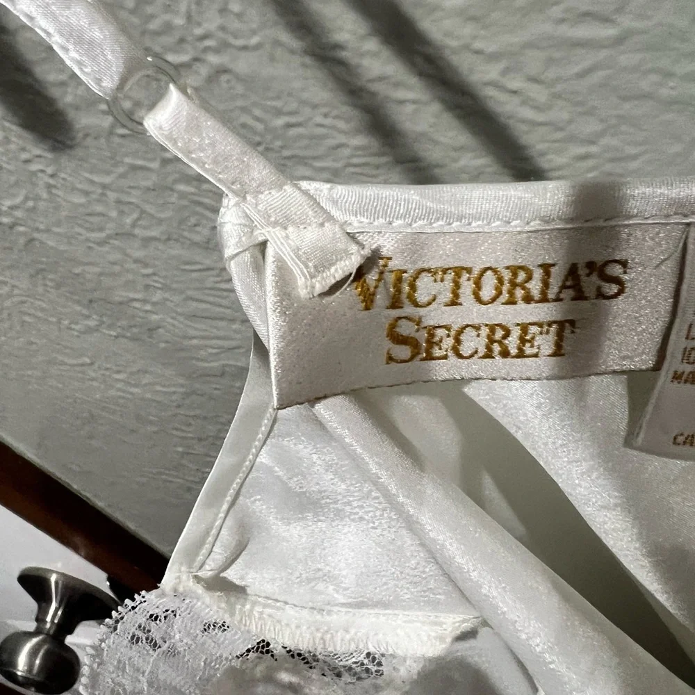 Vintage Victoria's Secret White Satin Lace Chemise Bridal White Size M EUC - Picture 4 of 4